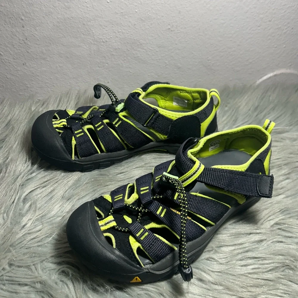 Keen Newport H2 Boys Sport Water Hiking Sandal Black Green Outdoor Sandals Sz 4